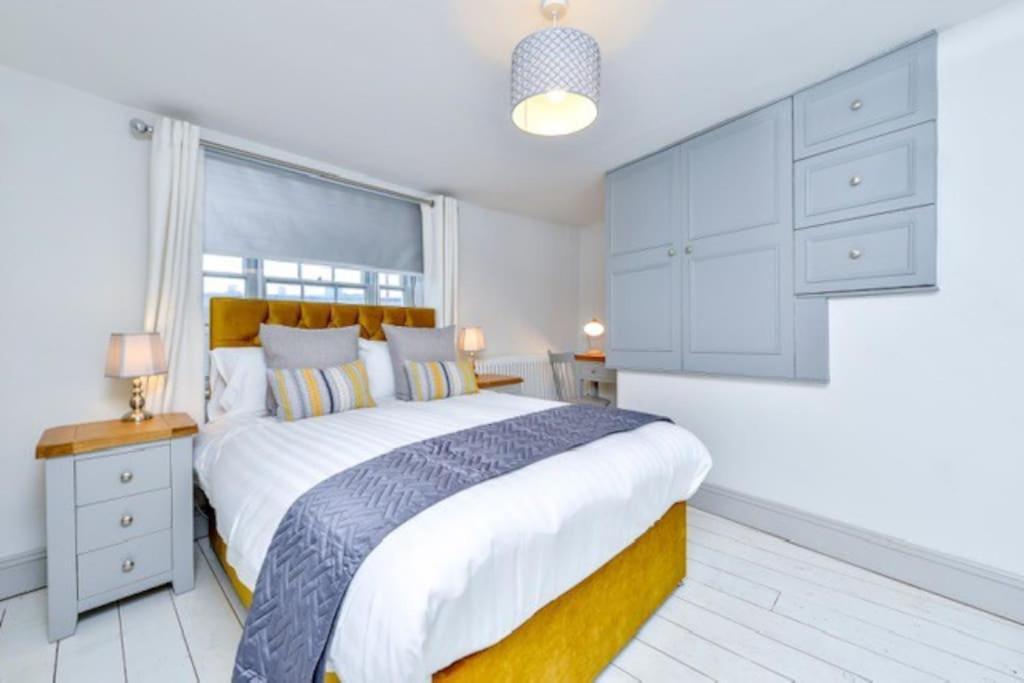 Victorian Townhouse - Stamford Centre - 2 Big Bedrooms, Living Room Kitchen Etc Tastefully Decorated Buitenkant foto