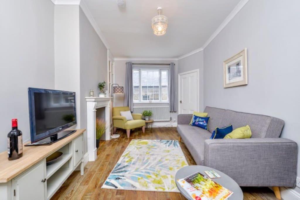 Victorian Townhouse - Stamford Centre - 2 Big Bedrooms, Living Room Kitchen Etc Tastefully Decorated Buitenkant foto