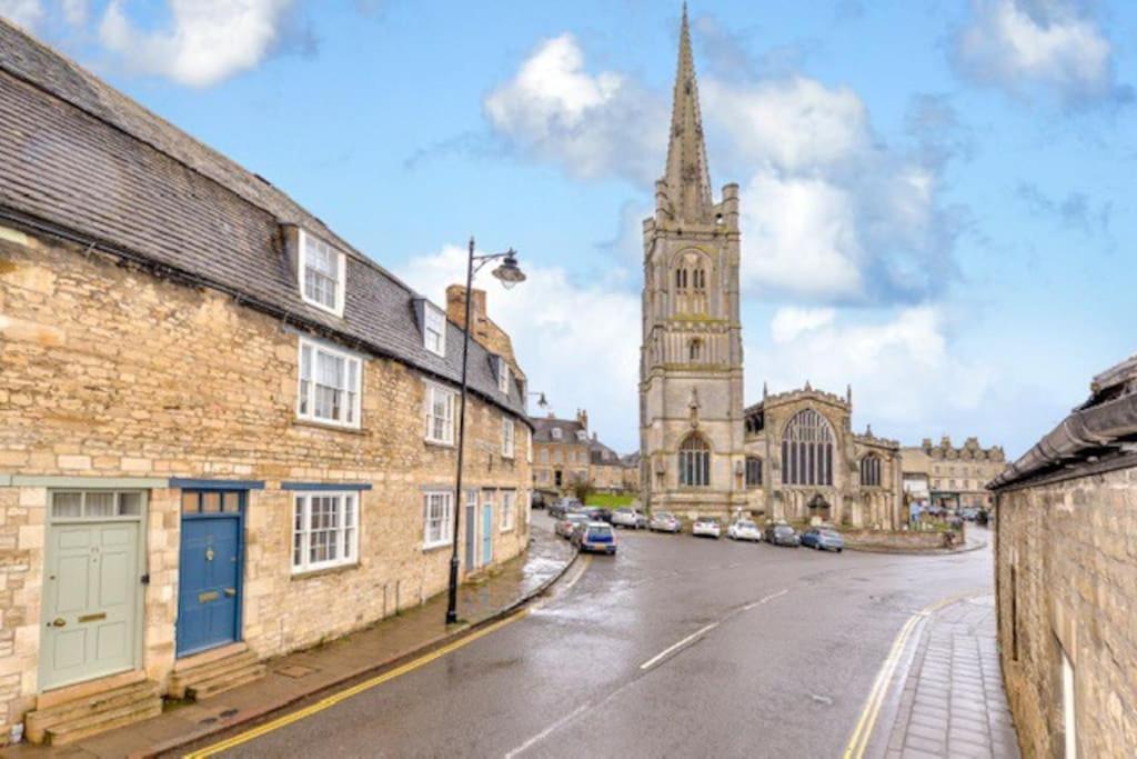 Victorian Townhouse - Stamford Centre - 2 Big Bedrooms, Living Room Kitchen Etc Tastefully Decorated Buitenkant foto