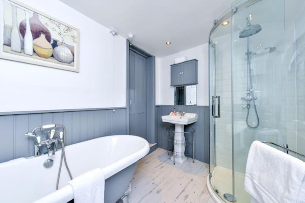 Victorian Townhouse - Stamford Centre - 2 Big Bedrooms, Living Room Kitchen Etc Tastefully Decorated Buitenkant foto